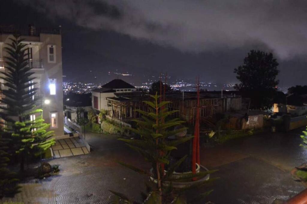 Villa Agro Kusuma Pinus R7 Batu  Dış mekan fotoğraf